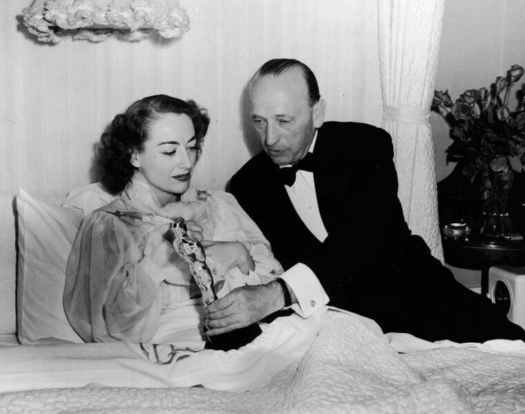 When Joan Crawford Accepted Her Oscar From the Comfort of Her Bed