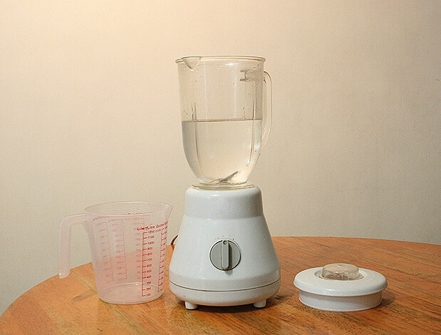 Properly Clean Your Blender With Water and Dish Soap