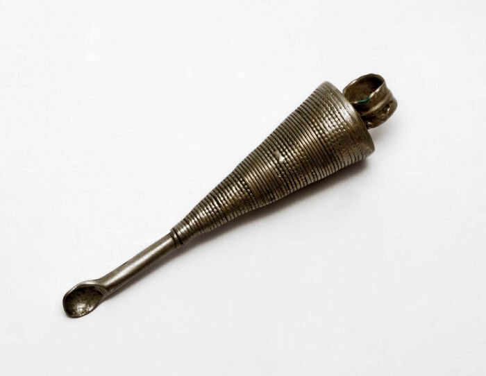 This Painful-Looking Tool Was a Tooth and Ear Cleaner