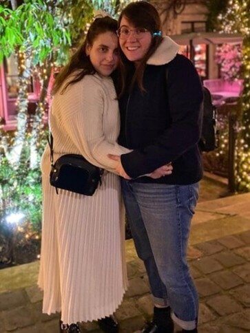 Beanie Feldstein & Bonnie Chance Roberts