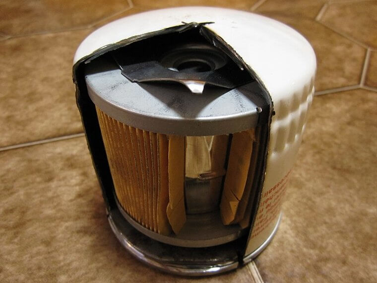 Myth: Wiping An Oil Filter Clean Is Good For It