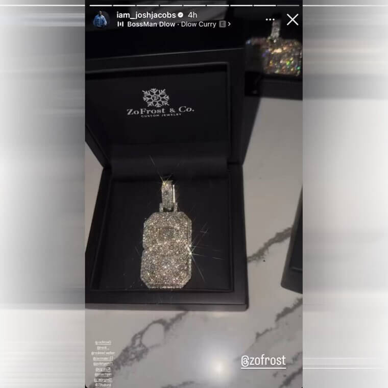 Josh Jacobs Buys Custom Chains With Each Teammate's Jersey Number Worth Around $100,000