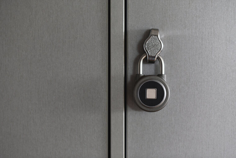 Fingerprint “smart” Padlocks (e. G. , Tapplock‑style)
