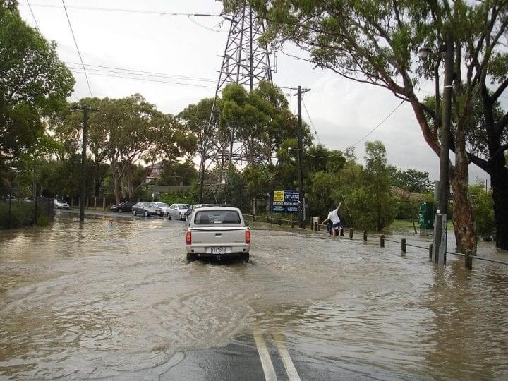 Water Levels Rising Warn Us Of A Flood Coming