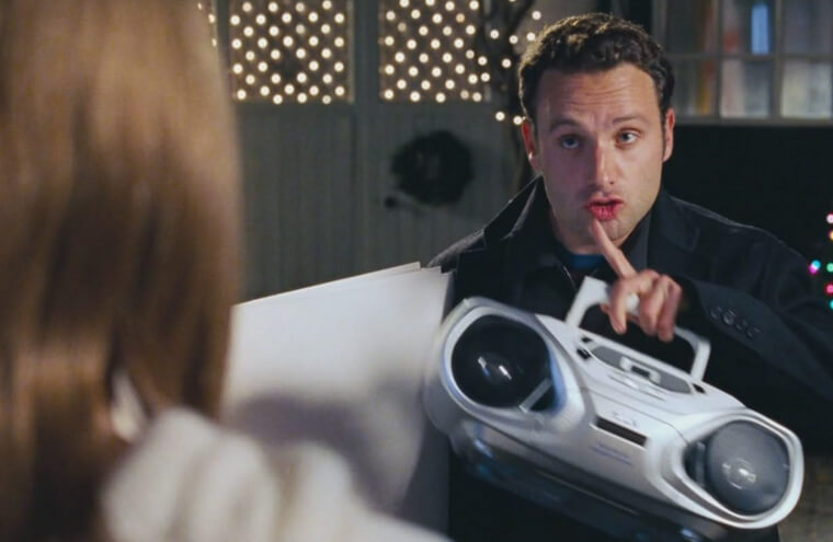 Love Actually (2003) – The Cue Card Declaration