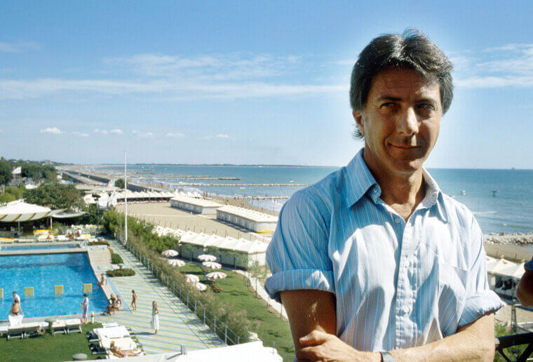 Dustin Hoffman’s Focus as a Scent Tester