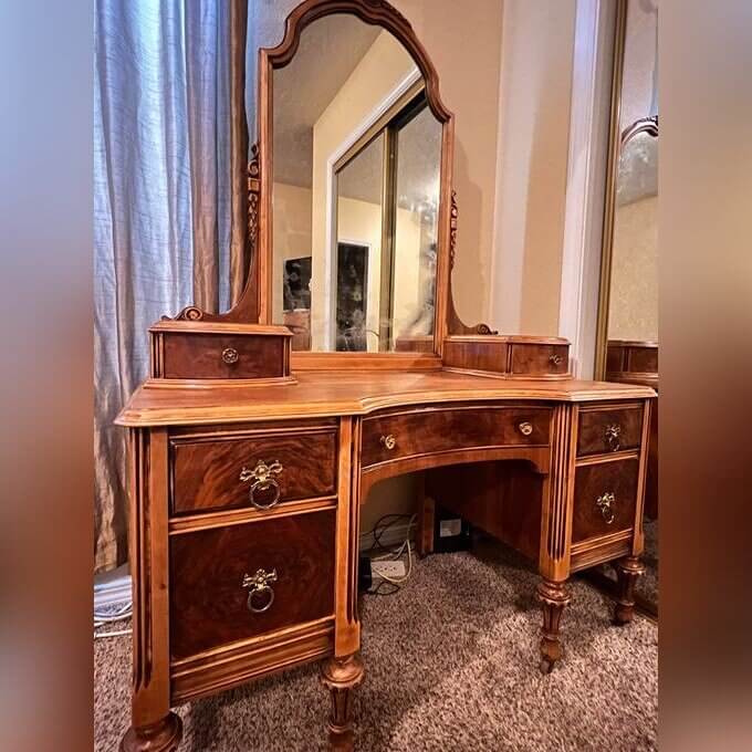 The Elegant Vanity Dressing Table