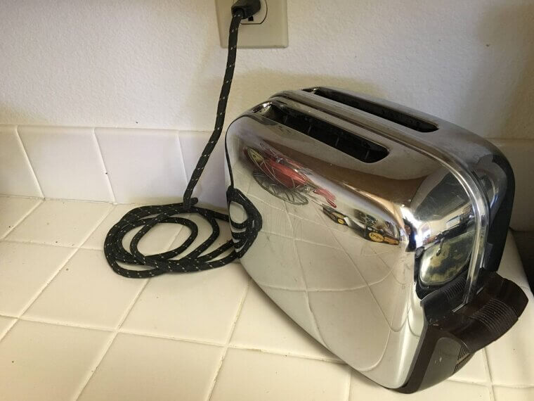 The Reliable Toastmaster Pop-Up Toaster