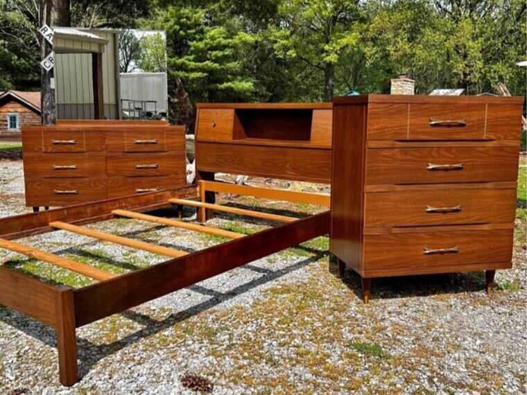 Matching Bedroom Furniture Sets in Wood