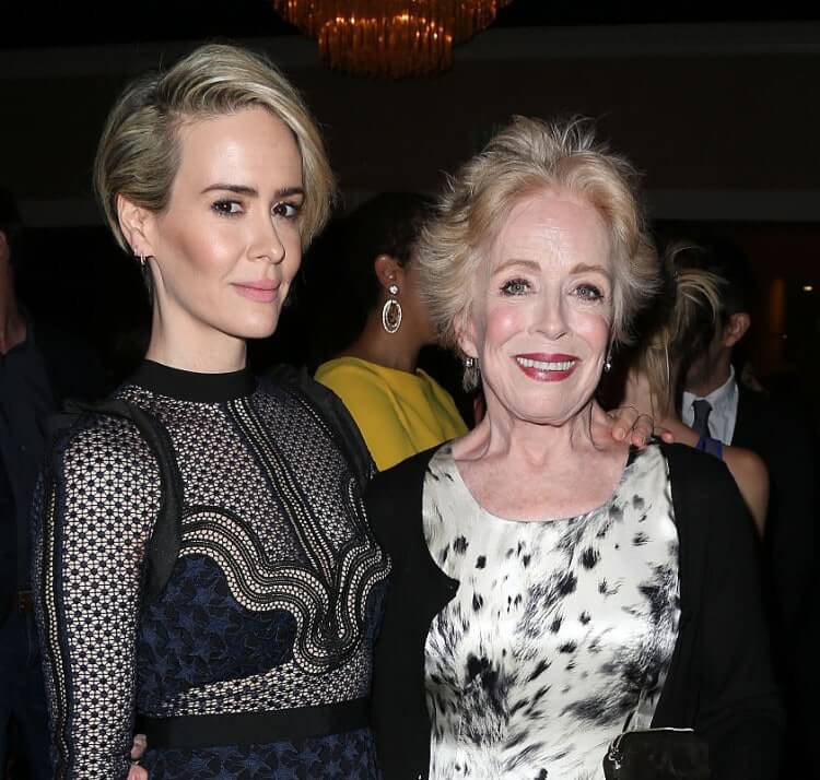 The Twitter DM That Sparked a 32-Year Age Gap: Sarah Paulson (30) and Holland Taylor (62)