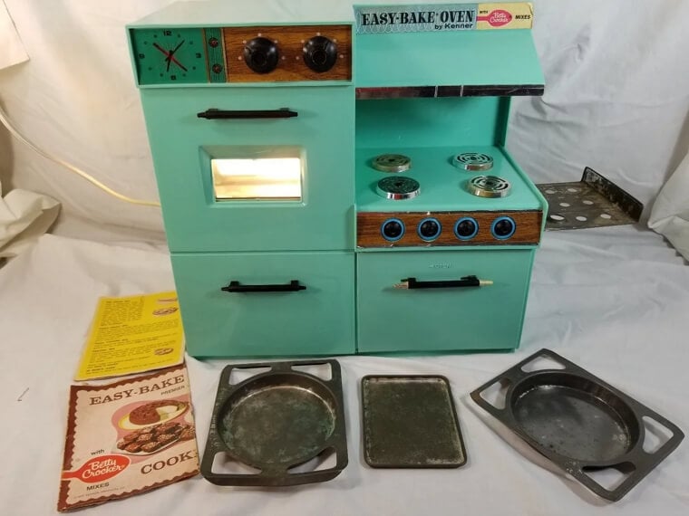 1970s "Easy-Bake Oven" (Avocado Green)