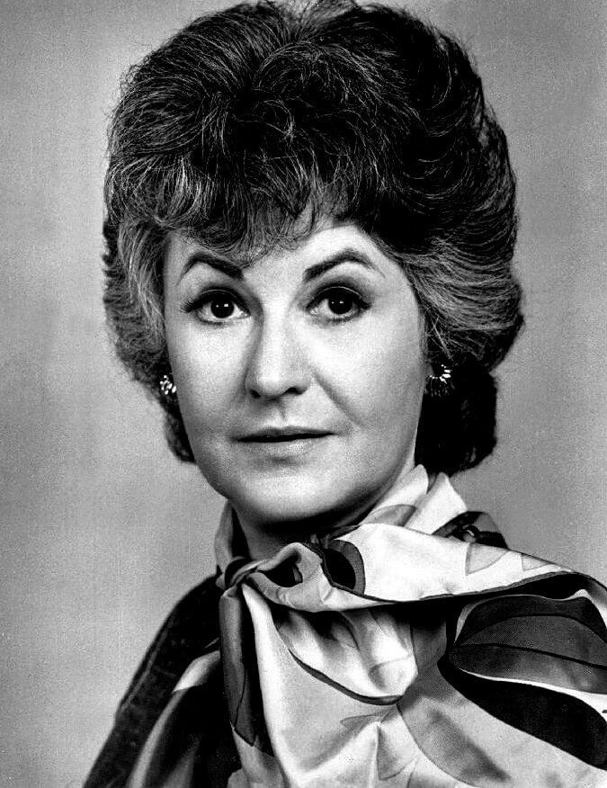 Bea Arthur Passed Away From Lung Cancer (85 Years Old)
