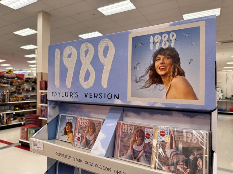 She Hosted a (free) Listening Party for 89 Fans Before She Released Her Album 1989